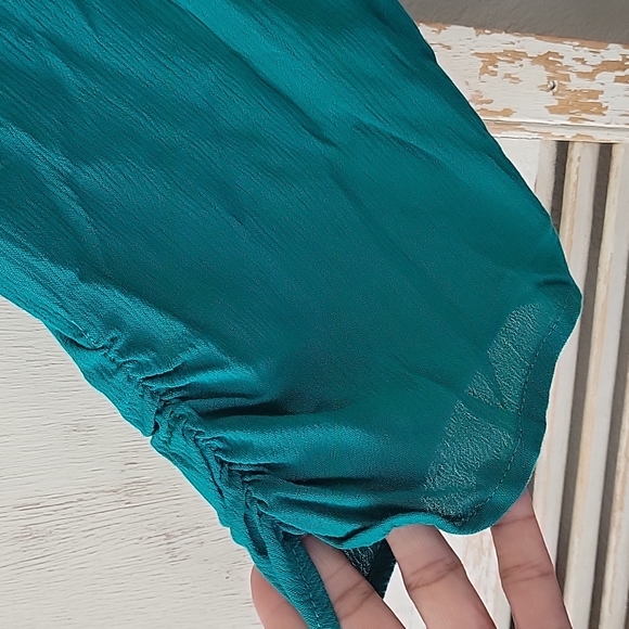 New Torrid CRINKLE GAUZE SMOCKED BUTTON FRONT TOP Size 4 - Picture 8 of 12